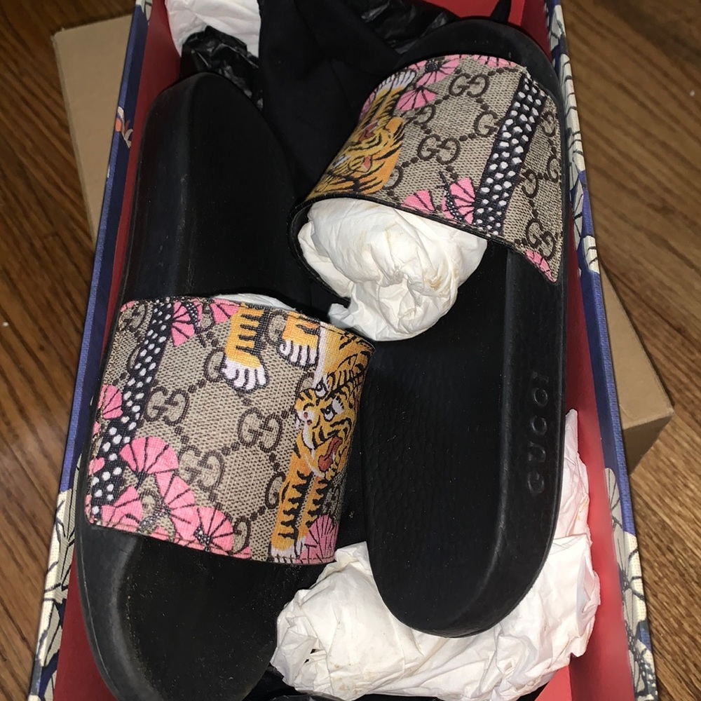 Women’s Gucci slide